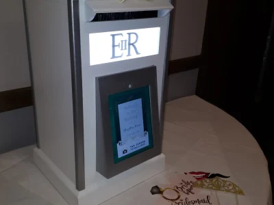 MRQ Selfie Post Box 02 MRQ Selfie Post Box 02